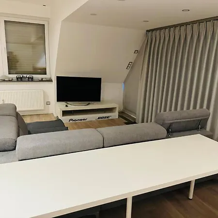 Schoene Dachgeschosswohnung Im Zentrum Mit Parkplatz *