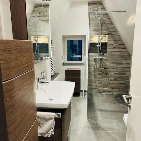 Schoene Dachgeschosswohnung Im Zentrum Mit Parkplatz Apartman *