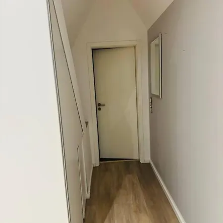 Schoene Dachgeschosswohnung Im Zentrum Mit Parkplatz Apartman