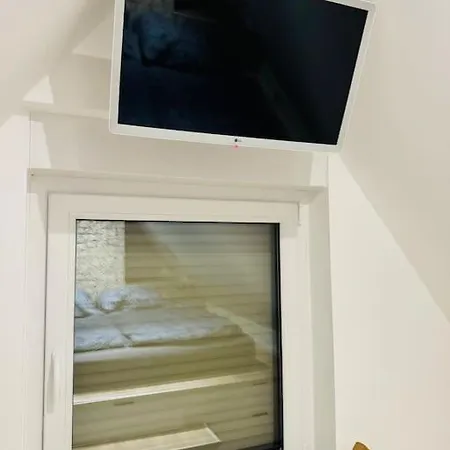 Schoene Dachgeschosswohnung Im Zentrum Mit Parkplatz