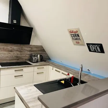Schoene Dachgeschosswohnung Im Zentrum Mit Parkplatz Apartman *